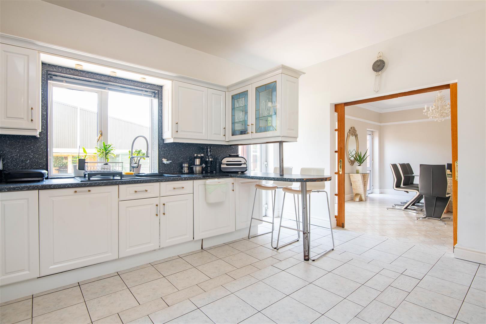 5 bed property in Wigan Road, Leyland